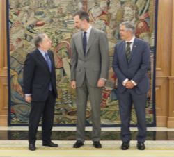 Su Majestad el Rey junto al presidente de la FIA y el presidente del RACE